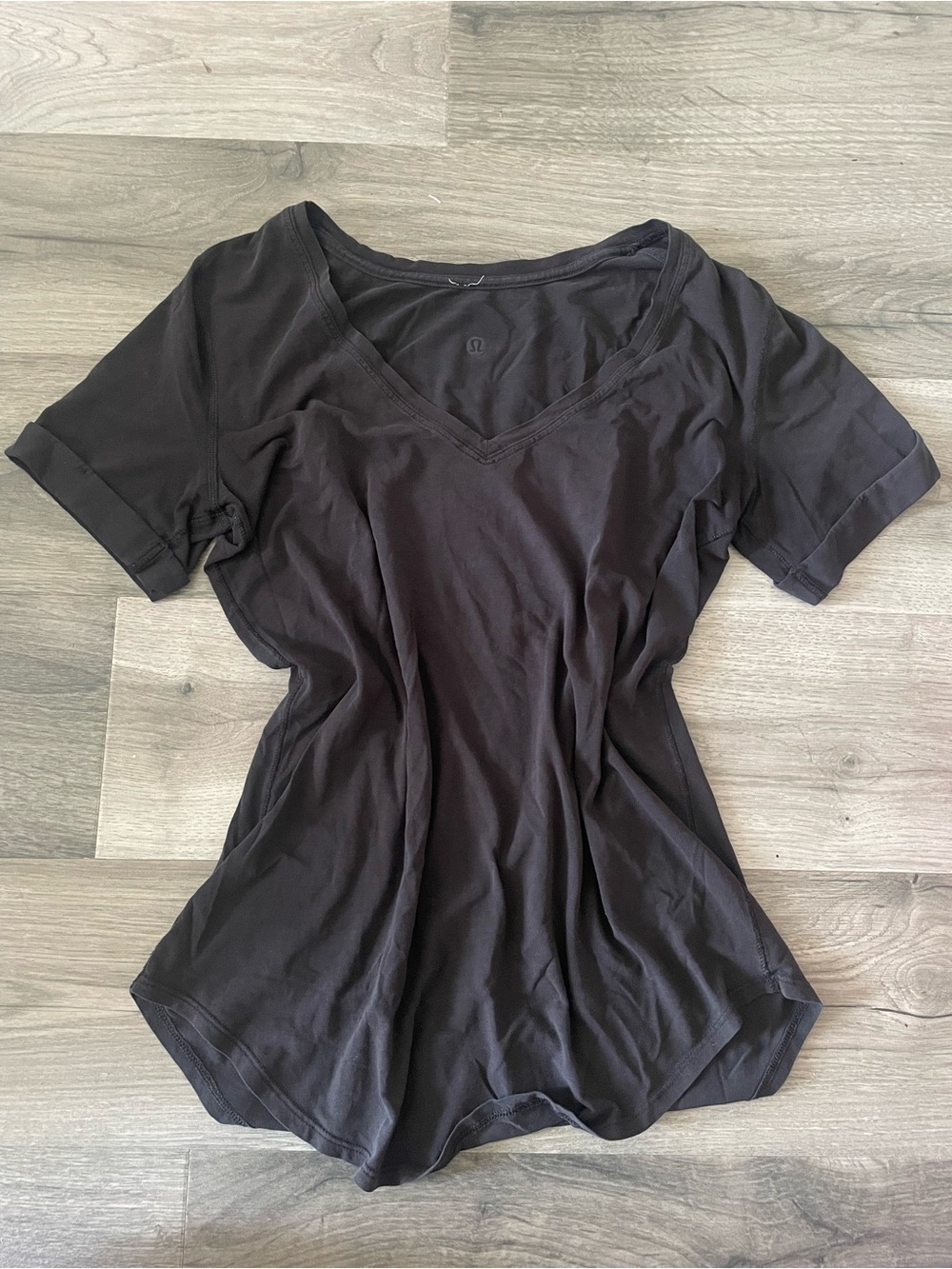 lululemon athletica Black V-Neck Short Sleeve Tee